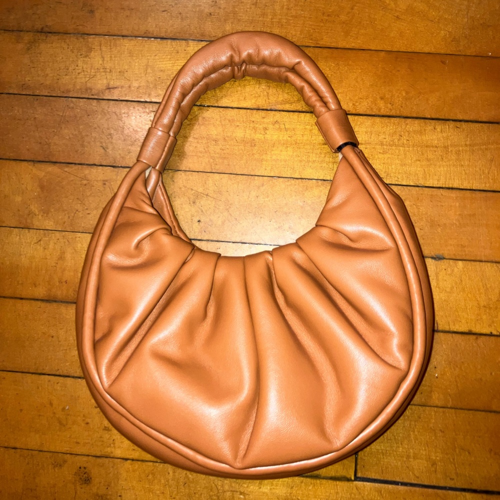 Super cute circular bag with detachable shoulder/body strap